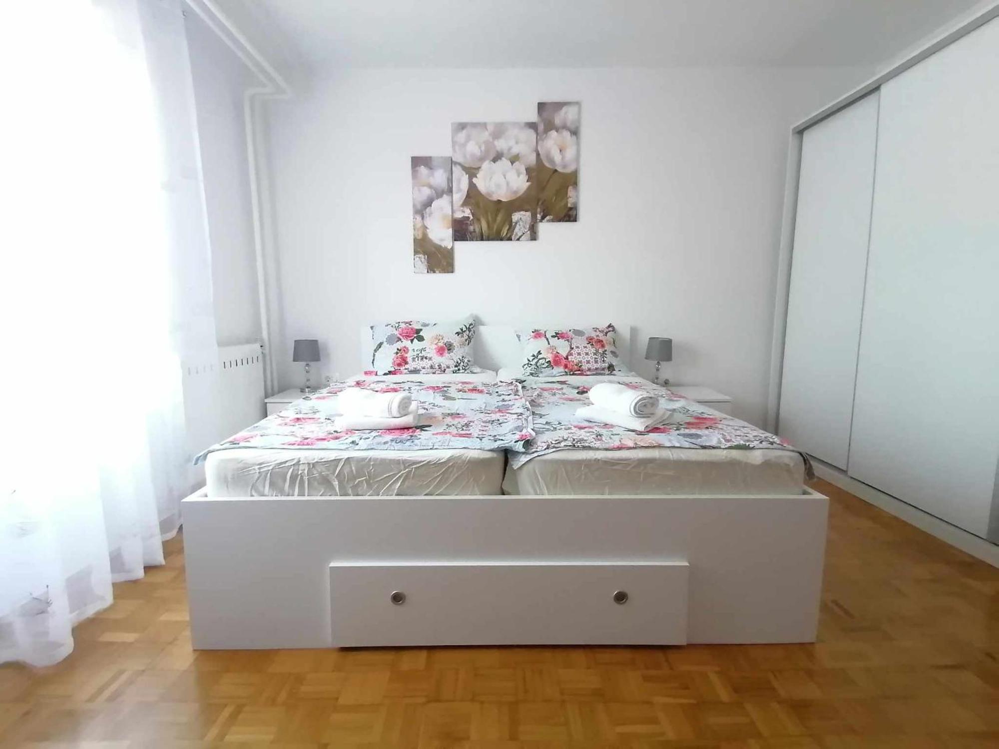 Apartment & Rooms Lilis 이졸라 외부 사진